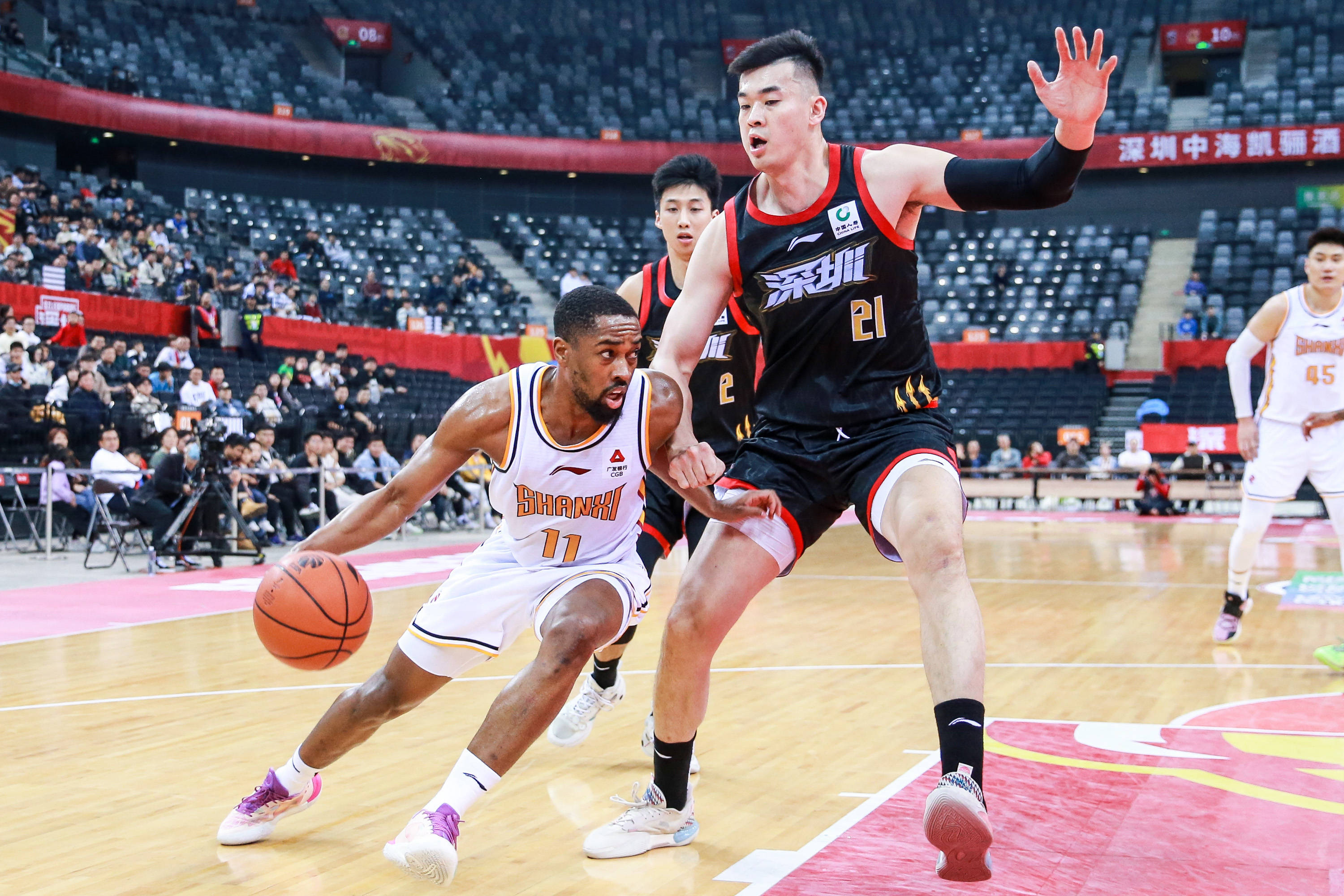 篮将面对更 篮将面对更