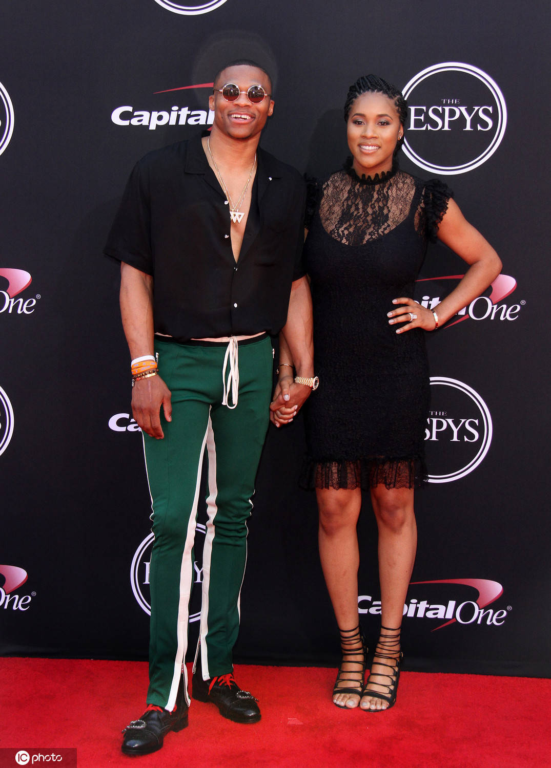 用卡位切入 用卡位切入